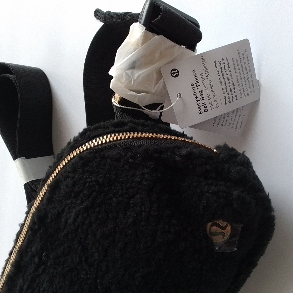 NEW Lululemon Athletica Everywhere Belt Bag Fleece Sherpa Black 1L - Picture 4 of 13